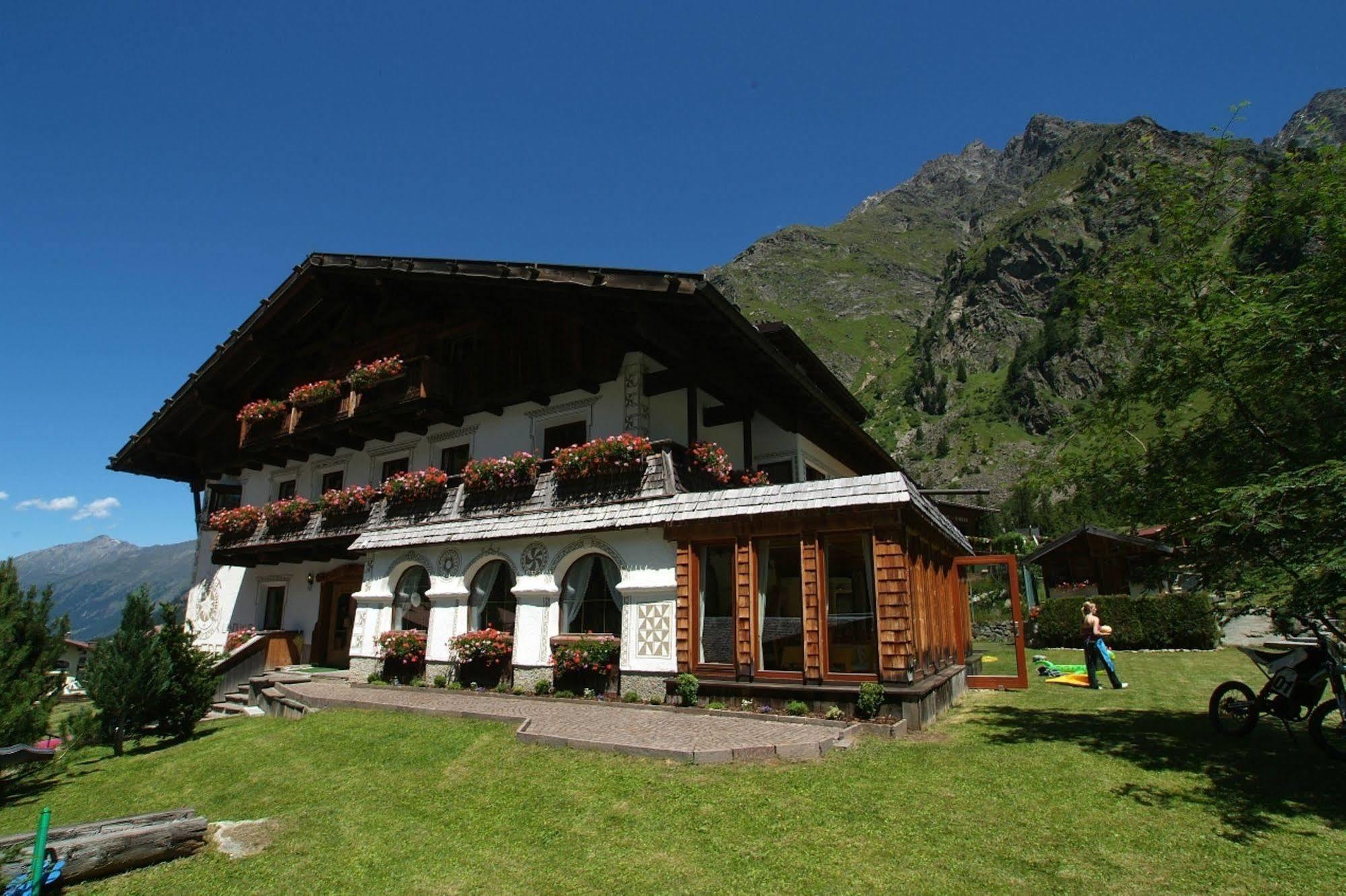 Landhaus Edelweiss Sankt Leonhard im Pitztal Bagian luar foto