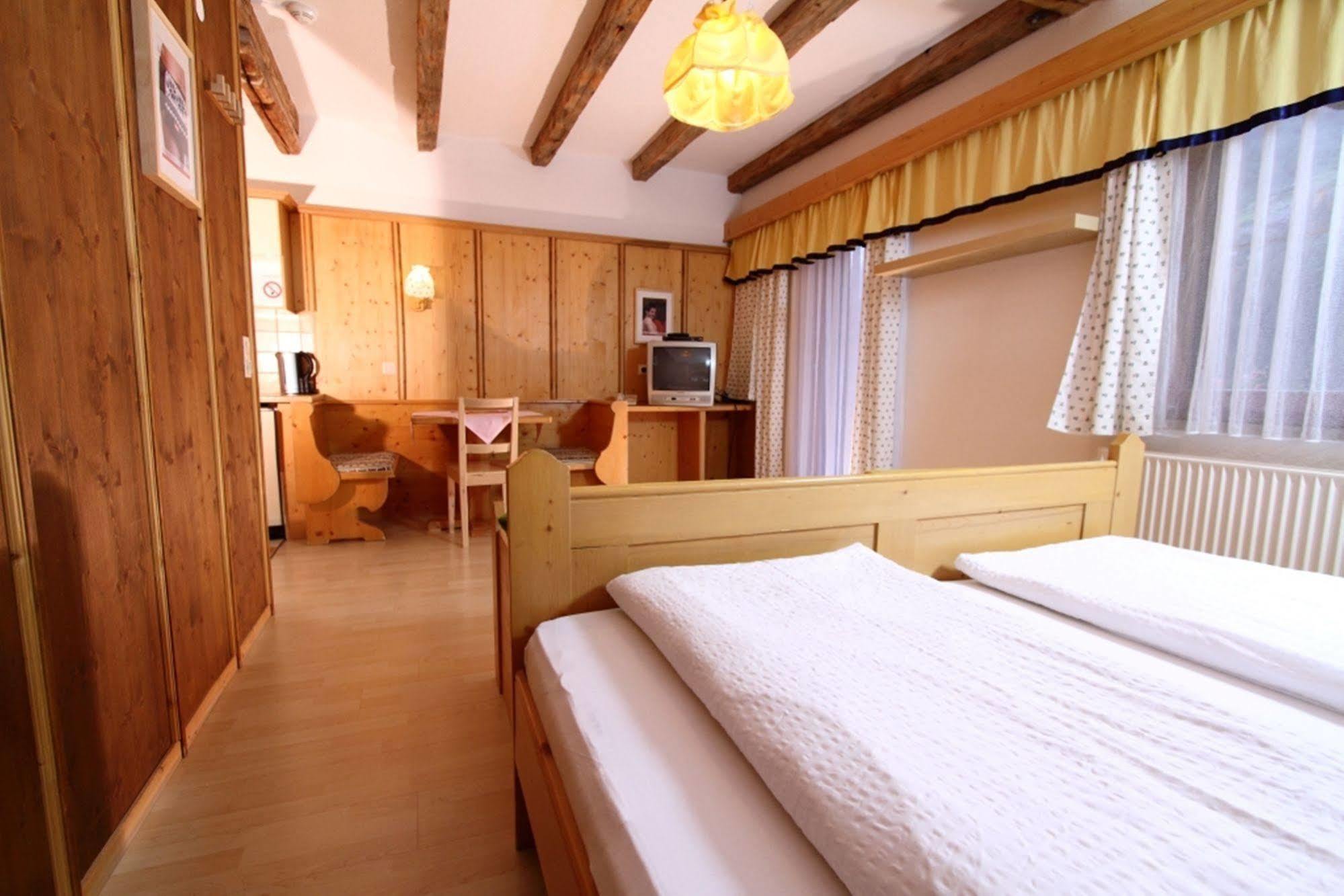 Landhaus Edelweiss Sankt Leonhard im Pitztal Bagian luar foto