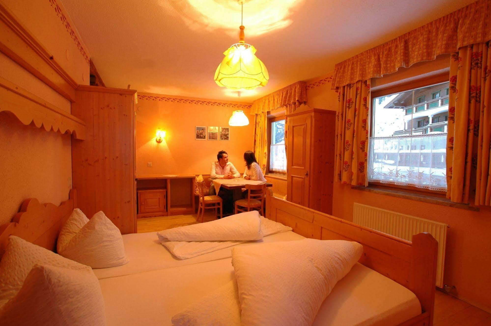 Landhaus Edelweiss Sankt Leonhard im Pitztal Bagian luar foto