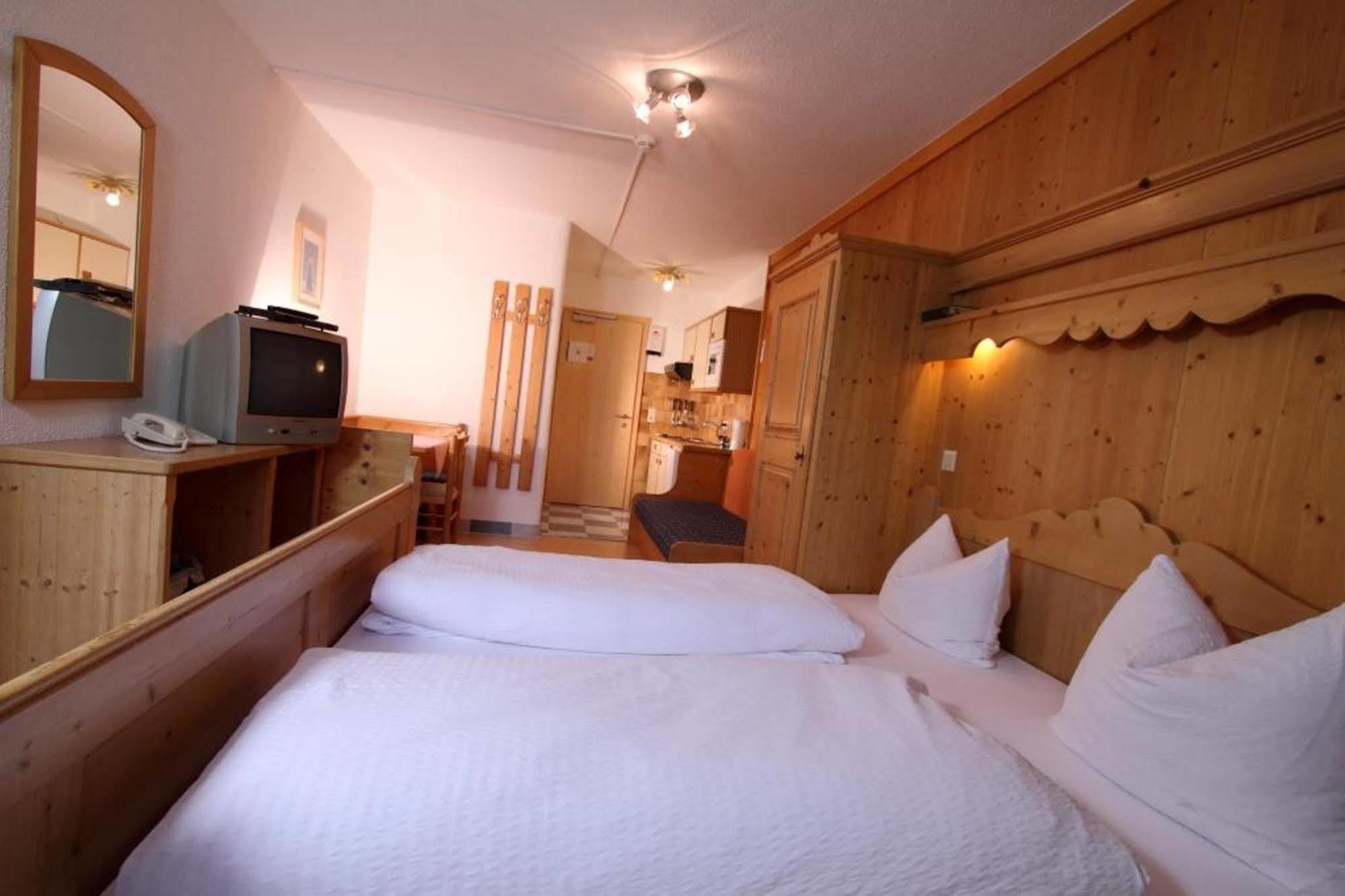 Landhaus Edelweiss Sankt Leonhard im Pitztal Bagian luar foto